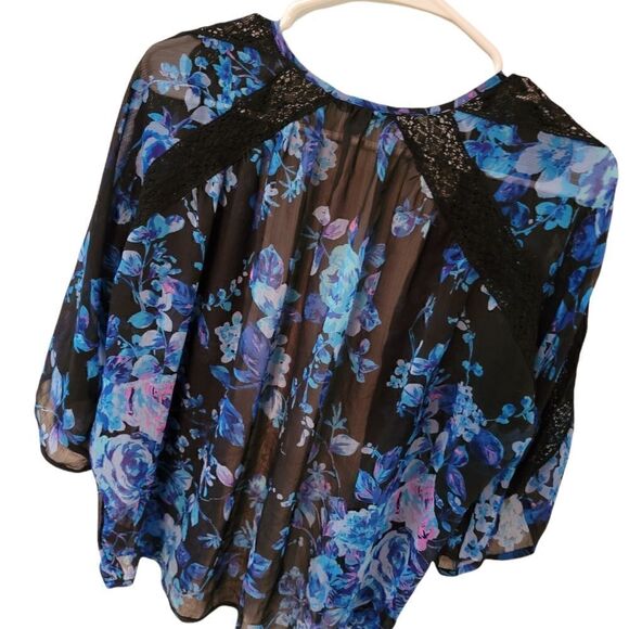 Express Floral Lace Short Sheer Kimono - Picture 9 of 16